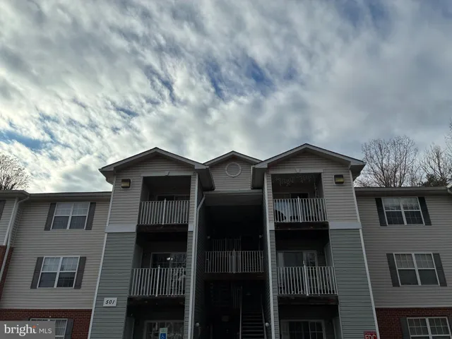$2,200 | 501 Garrison Woods Drive, Unit 303, Stafford, VA 22556