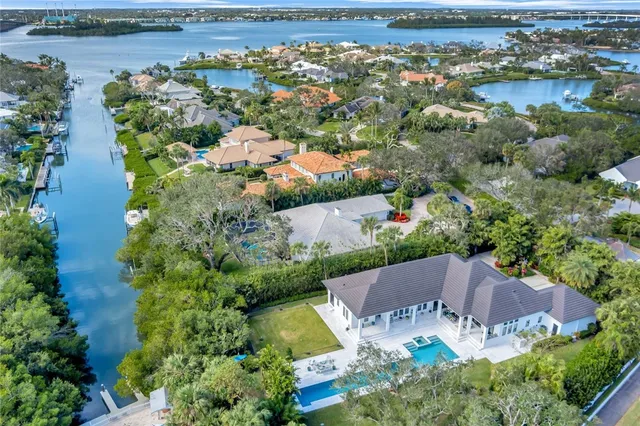 $4,998,000 | 790 Lake Drive, Vero Beach, FL 32963