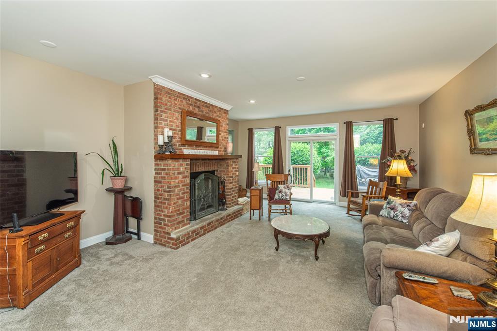 37 Thomas Wayne, NJ 07470 - Photo 5 of 32