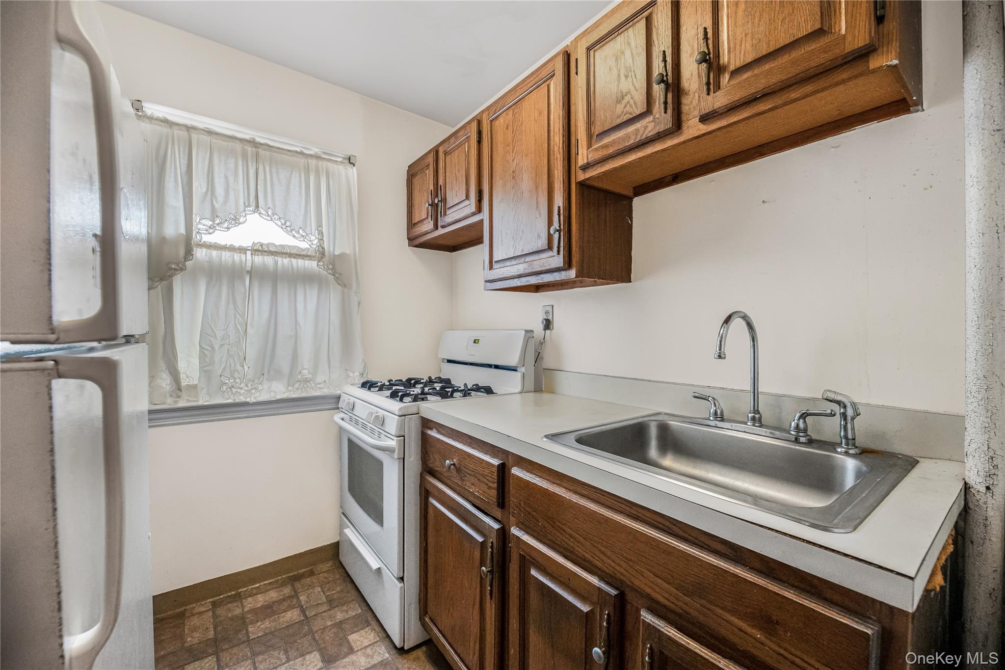 450 Pelham Road, Unit 2E New Rochelle, NY 10805 - Photo 8 of 20 Gallery Image 8