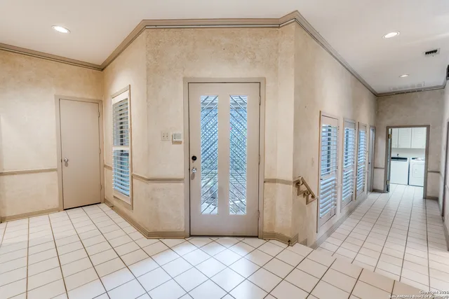 a view of livingroom with furniture