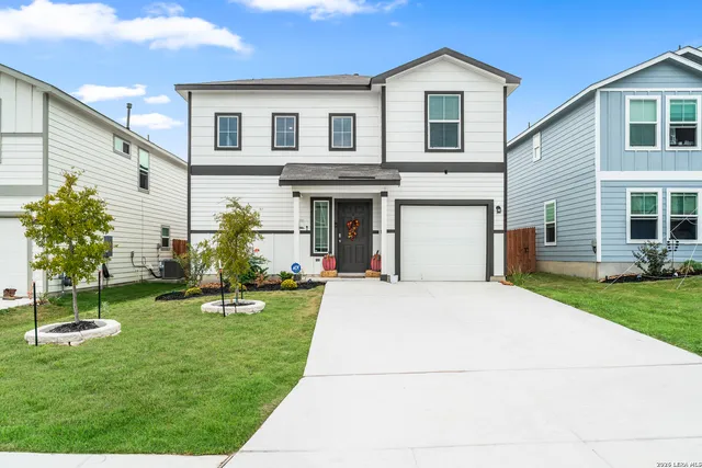 $1,800 | 9939 Cotton Grass, San Antonio, TX 78254