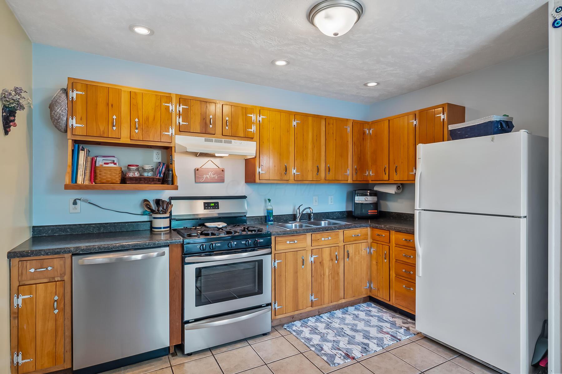 19 Vaughn Road Delaware, OH 43015 - Photo 18 of 32 Kitchen
