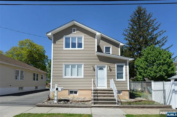 $3,000 | 142 Grand Avenue, Unit 2, Hawthorne, NJ 07506
