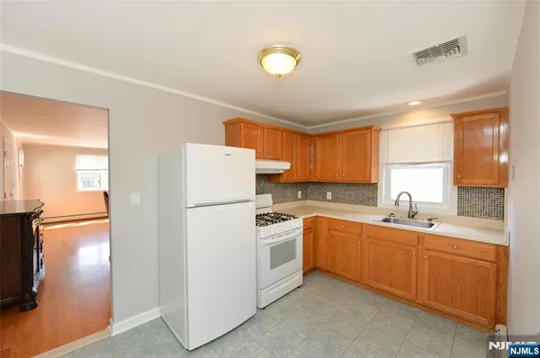 $3,000 | 142 Grand Avenue, Unit 2, Hawthorne, NJ 07506