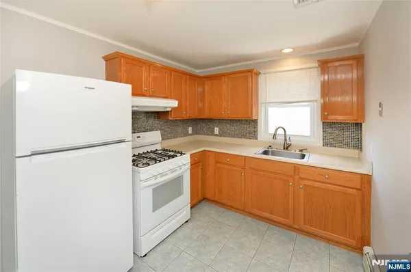 $3,000 | 142 Grand Avenue, Unit 2, Hawthorne, NJ 07506