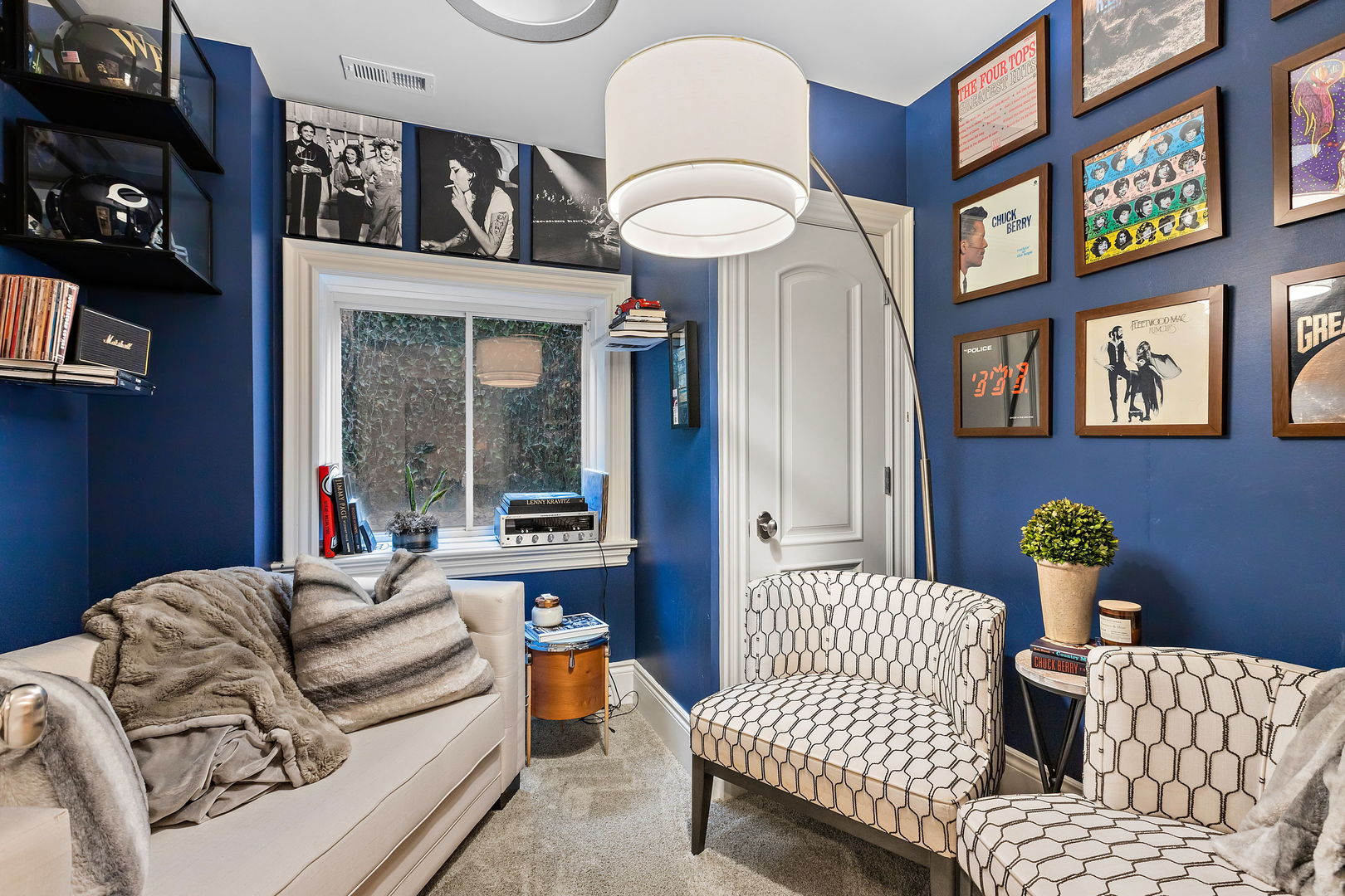 368 Ridge Avenue Winnetka, IL 60093 - Photo 35 of 55 a living room with furniture flowerpot and a window