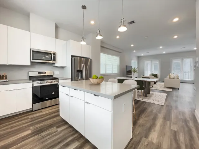 $435,000 | 1270 North Post Oak Road, Unit A, Houston, TX 77055