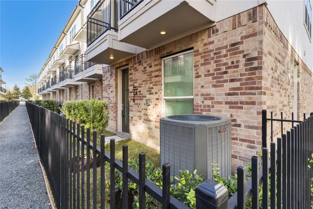 $435,000 | 1270 North Post Oak Road, Unit A, Houston, TX 77055