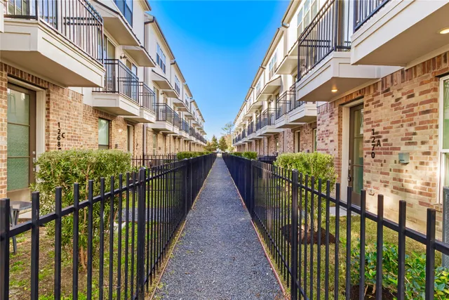 $435,000 | 1270 North Post Oak Road, Unit A, Houston, TX 77055