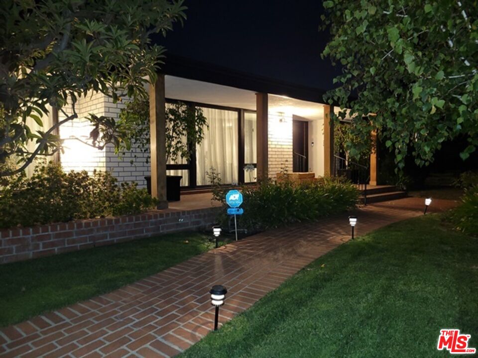17133 Adlon Road Encino, CA 91436 - Photo 2 of 33 Gallery Image 2