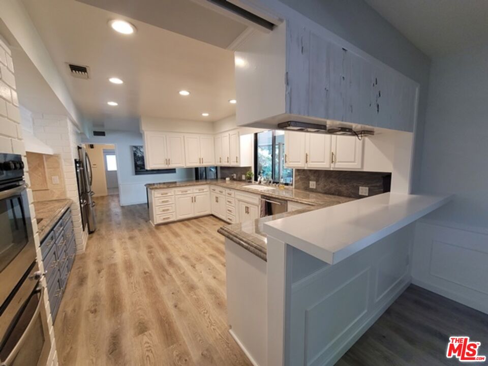 17133 Adlon Road Encino, CA 91436 - Photo 15 of 33 Gallery Image 15