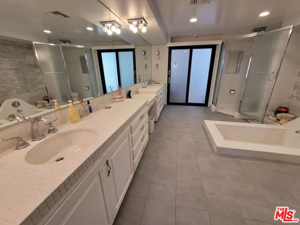 17133 Adlon Road Encino, CA 91436 - Photo 19 of 33 Gallery Image 19