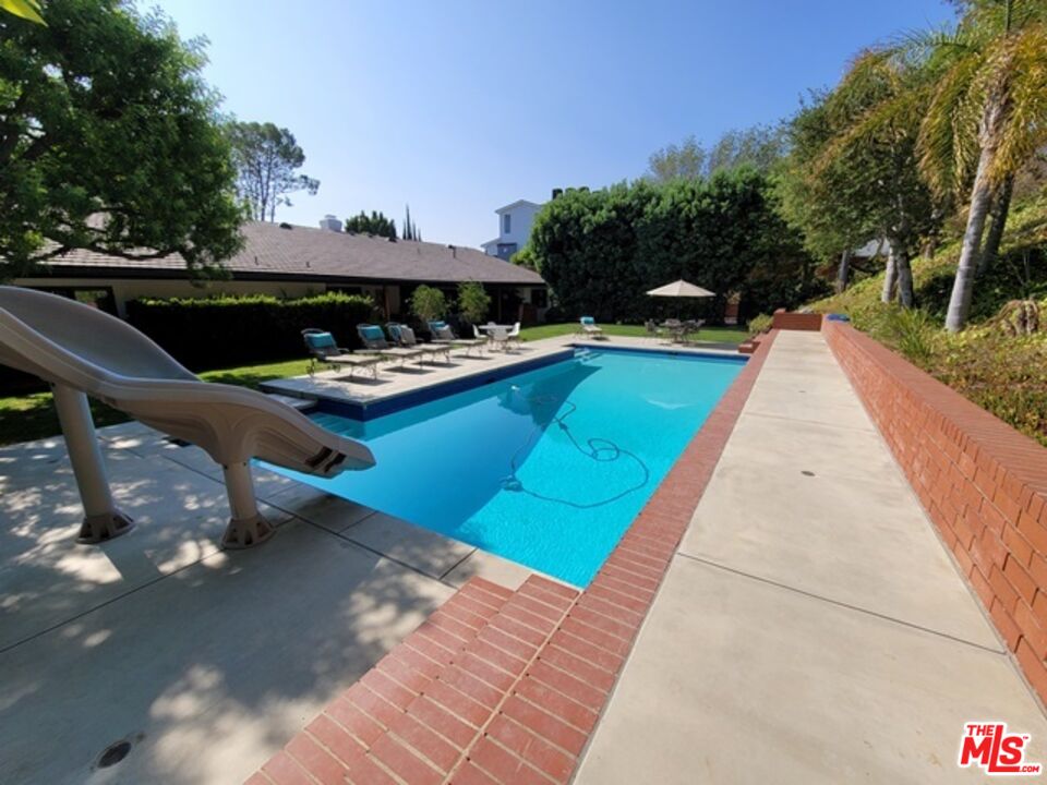 17133 Adlon Road Encino, CA 91436 - Photo 3 of 33 Gallery Image 3