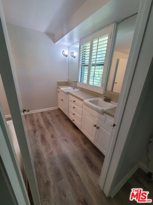 17133 Adlon Road Encino, CA 91436 - Photo 27 of 33 Gallery Image 27
