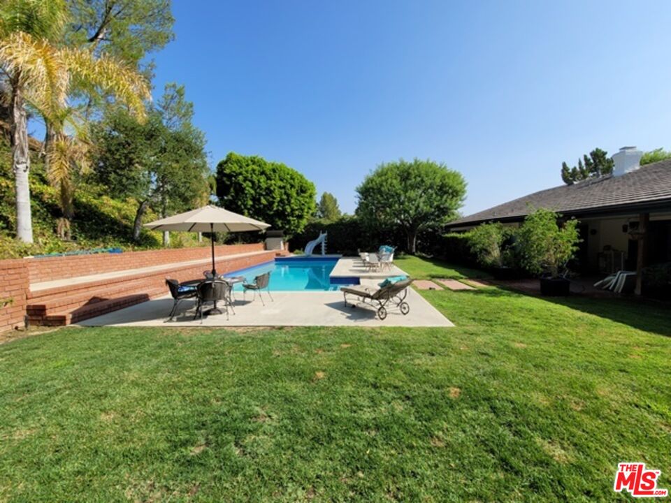 17133 Adlon Road Encino, CA 91436 - Photo 4 of 33 Gallery Image 4