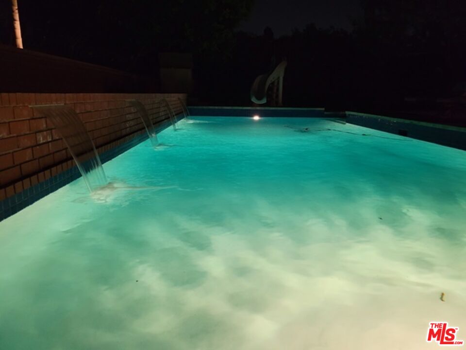 17133 Adlon Road Encino, CA 91436 - Photo 6 of 33 Gallery Image 6