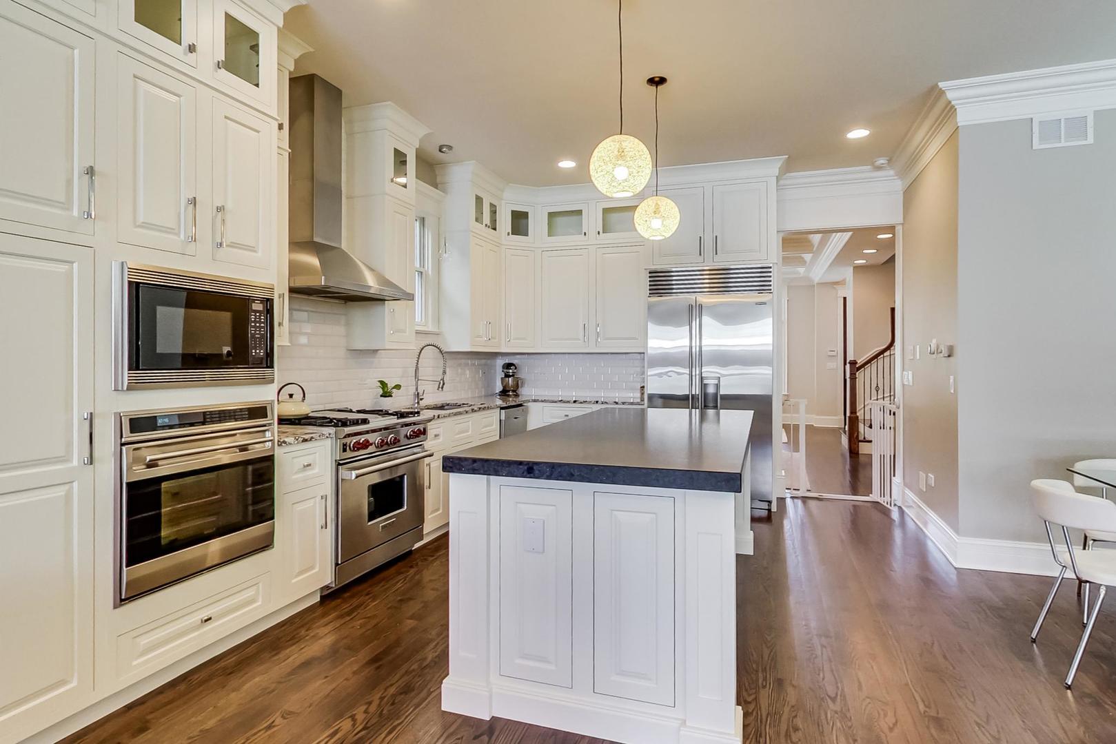 1906 West Nelson Street Chicago, IL 60657 - Photo 2 of 34