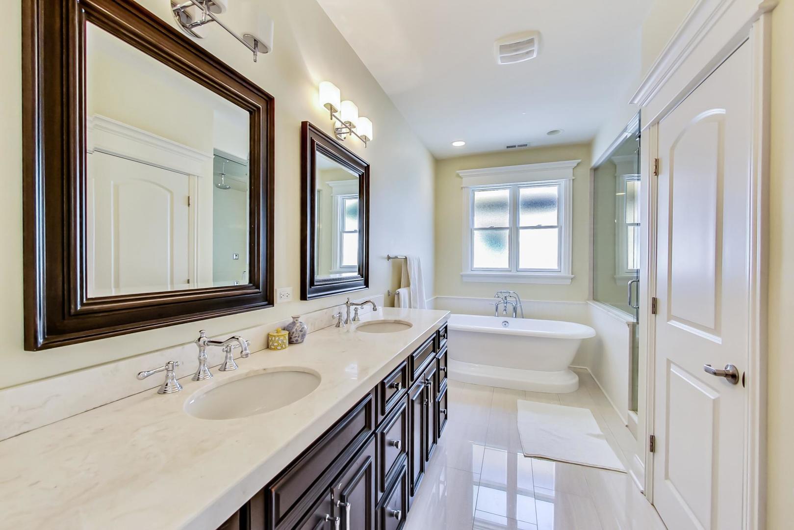 1906 West Nelson Street Chicago, IL 60657 - Photo 13 of 34