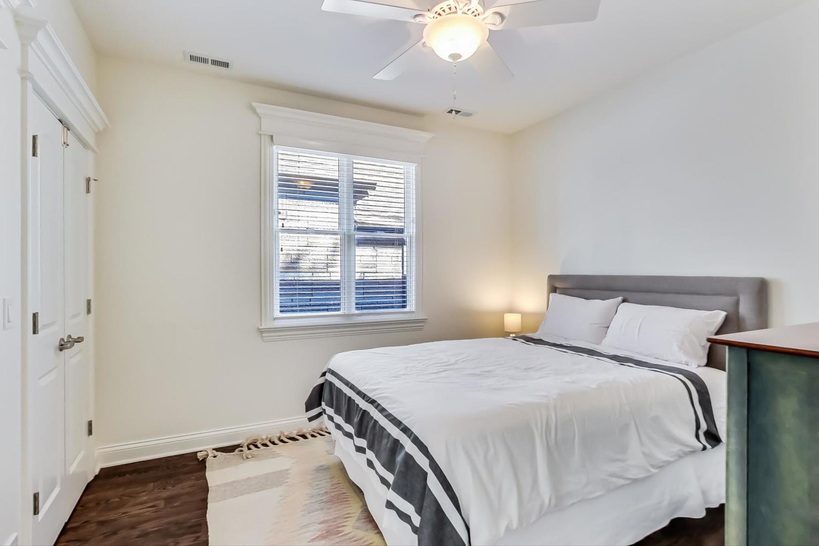 1906 West Nelson Street Chicago, IL 60657 - Photo 15 of 34