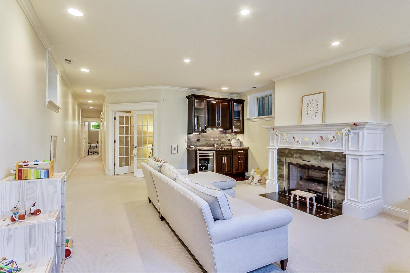 1906 West Nelson Street Chicago, IL 60657 - Photo 21 of 34