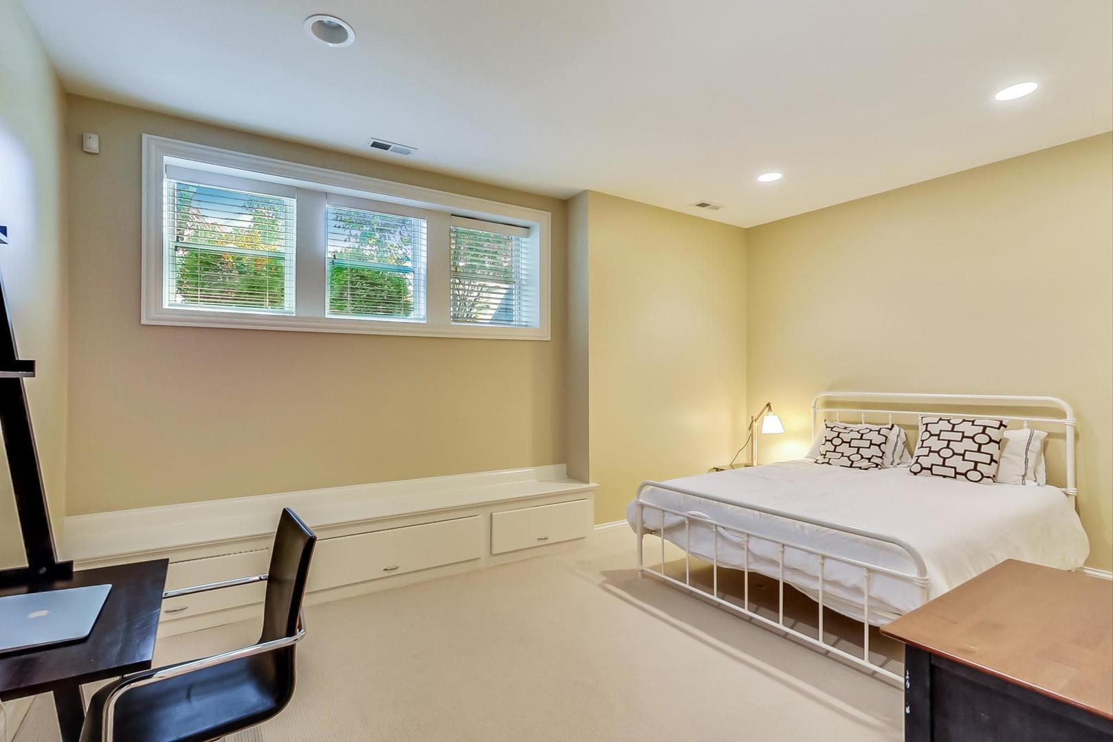 1906 West Nelson Street Chicago, IL 60657 - Photo 24 of 34