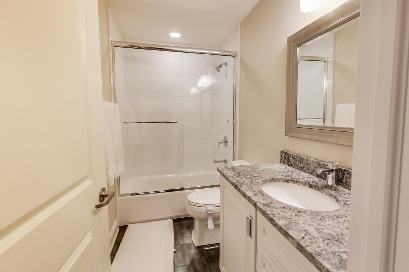 1906 West Nelson Street Chicago, IL 60657 - Photo 26 of 34