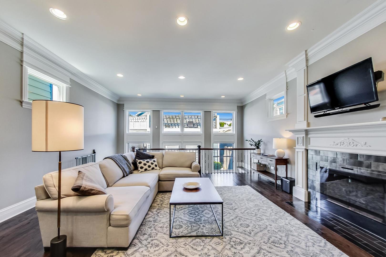 1906 West Nelson Street Chicago, IL 60657 - Photo 9 of 34