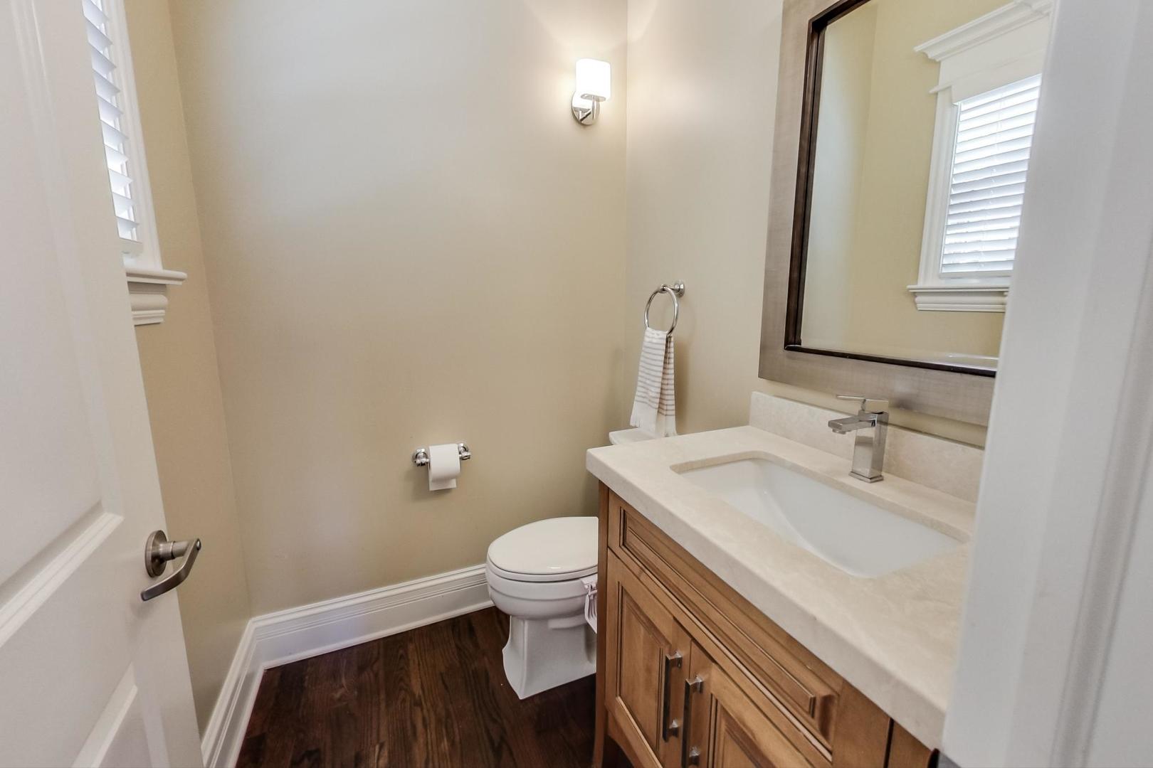 1906 West Nelson Street Chicago, IL 60657 - Photo 10 of 34