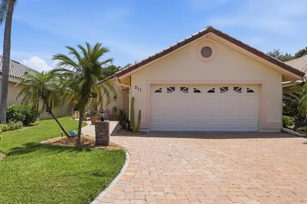 $349,900 | 211 Carriage House Lane, Unit 211, Nokomis, FL 34275