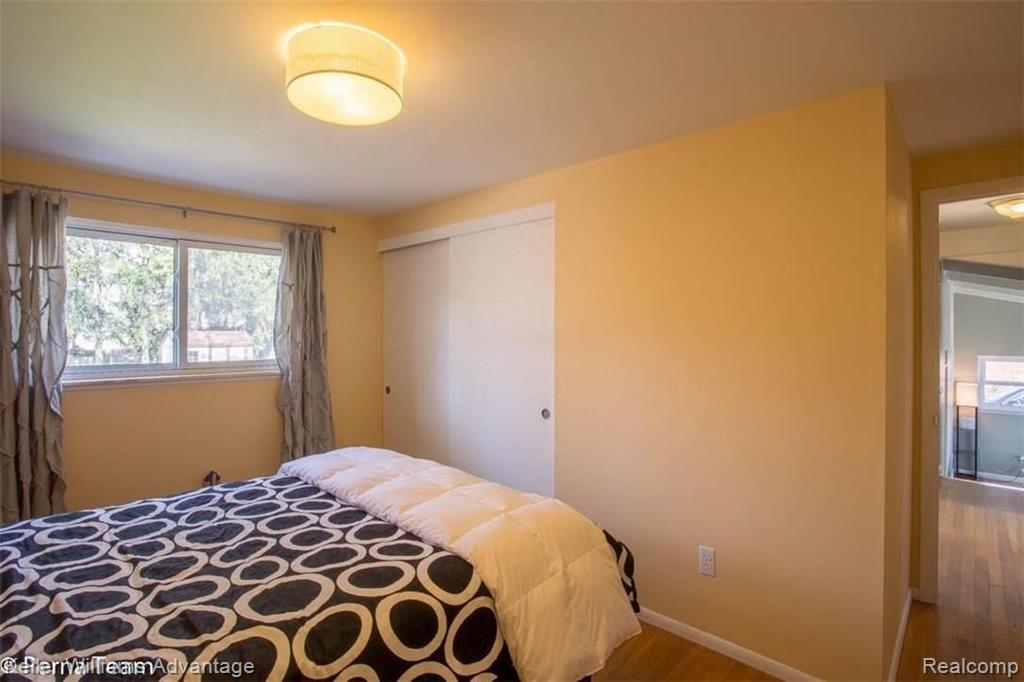 22359 Inkster Road Farmington Hills, MI 48336 - Photo 14 of 27