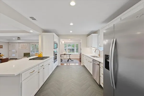$800,000 | 6275 Saratoga Circle, Dallas, TX 75214