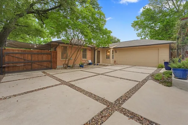 $800,000 | 6275 Saratoga Circle, Dallas, TX 75214