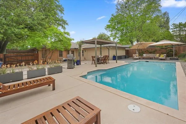 $800,000 | 6275 Saratoga Circle, Dallas, TX 75214