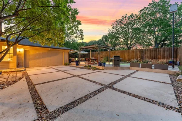$800,000 | 6275 Saratoga Circle, Dallas, TX 75214