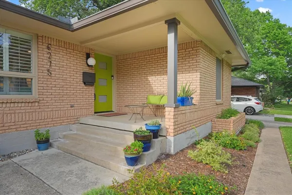 $800,000 | 6275 Saratoga Circle, Dallas, TX 75214