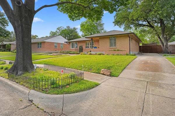 $800,000 | 6275 Saratoga Circle, Dallas, TX 75214