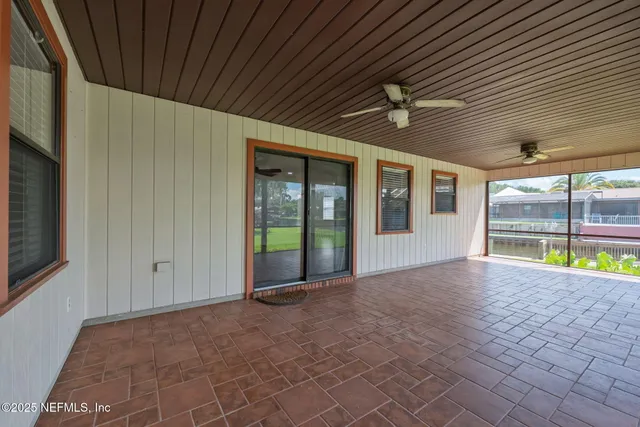 a view of yard with green space