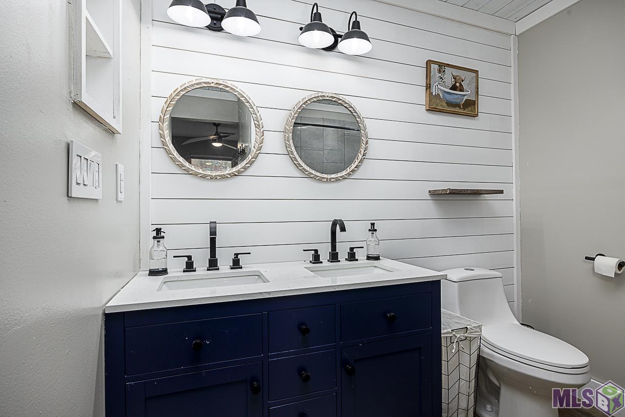 21260 Diversion Canal Road St. Amant, LA 70774 - Photo 12 of 40 Primary Bathroom