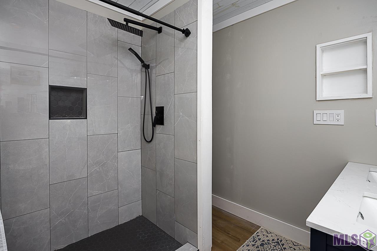 21260 Diversion Canal Road St. Amant, LA 70774 - Photo 13 of 40 Primary Bathroom