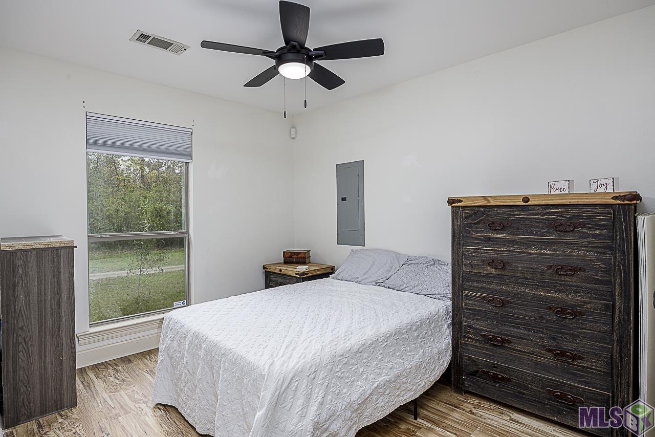 21260 Diversion Canal Road St. Amant, LA 70774 - Photo 14 of 40 Guest Bedroom