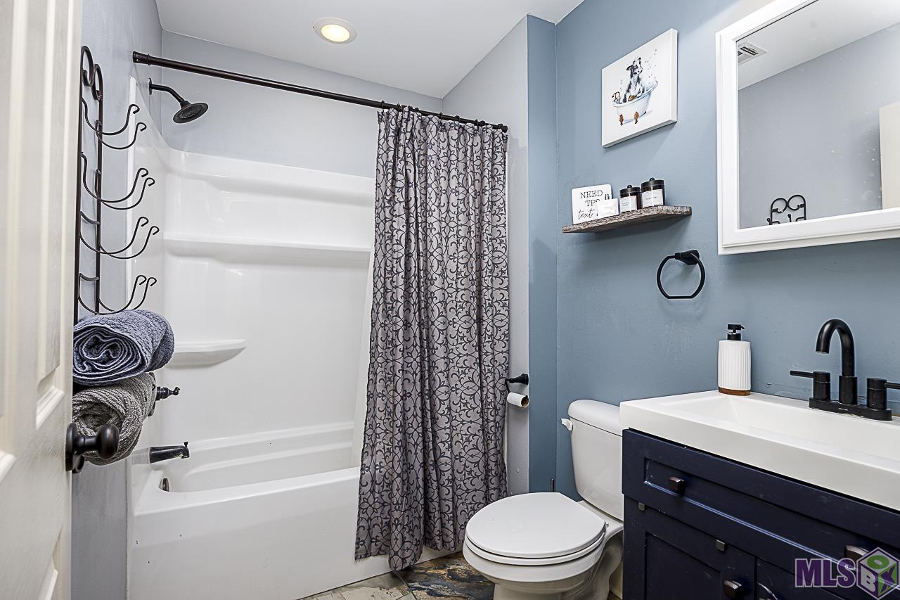 21260 Diversion Canal Road St. Amant, LA 70774 - Photo 15 of 40 Guest Bathroom