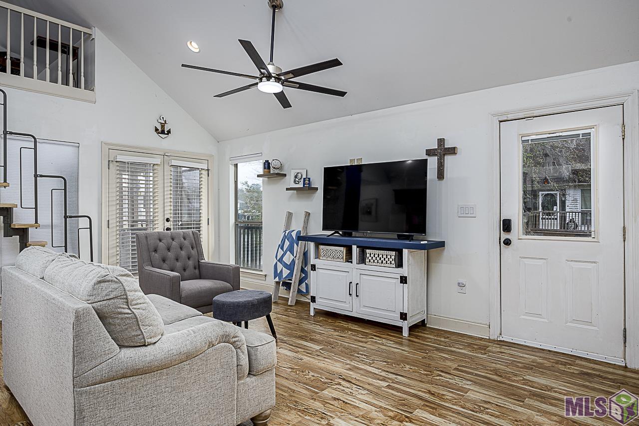 21260 Diversion Canal Road St. Amant, LA 70774 - Photo 5 of 40 Living Room