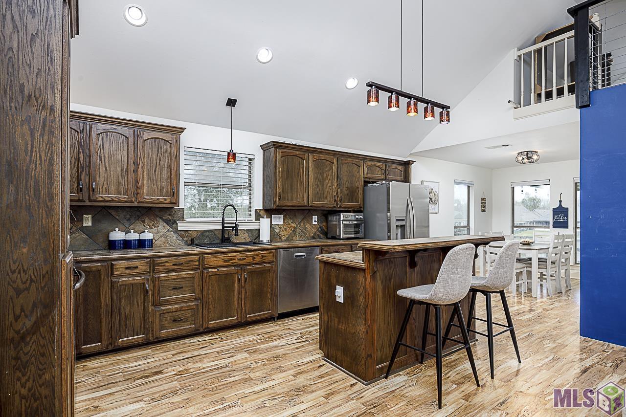21260 Diversion Canal Road St. Amant, LA 70774 - Photo 6 of 40 Kitchen