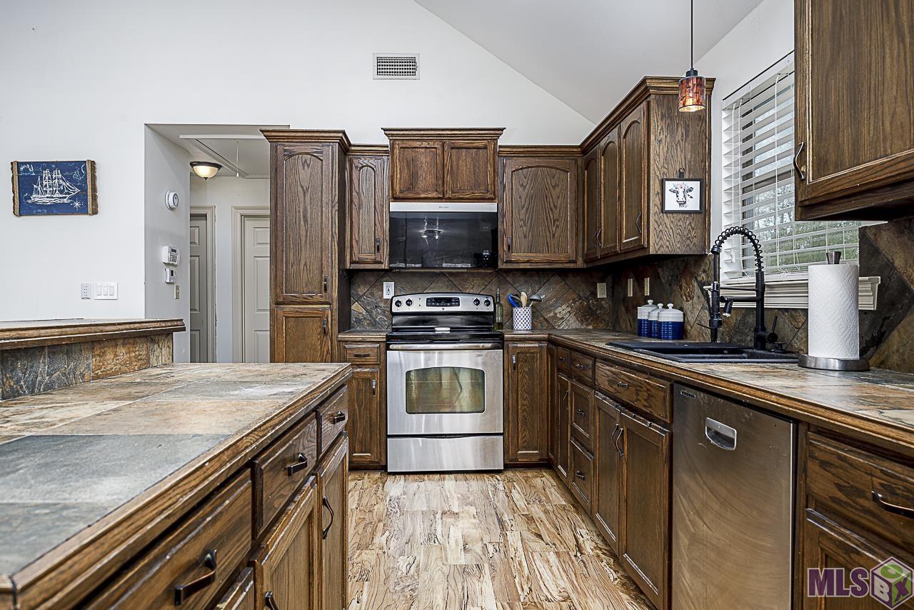 21260 Diversion Canal Road St. Amant, LA 70774 - Photo 7 of 40 Stainless Steel Appliances