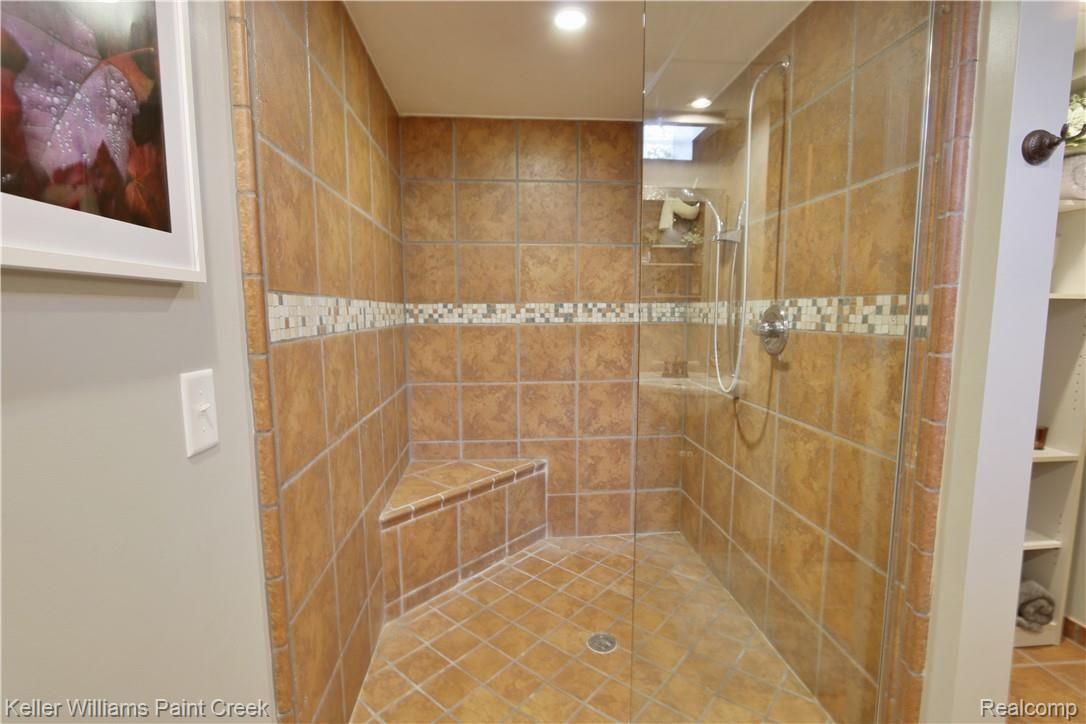49308 Monte Road New Baltimore, MI 48047 - Photo 33 of 38 basement shower.jpg