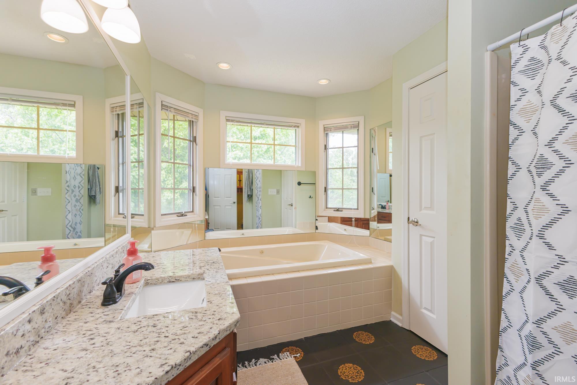 501 South Riviera Lane Yorktown, IN 47396 - Photo 22 of 35
