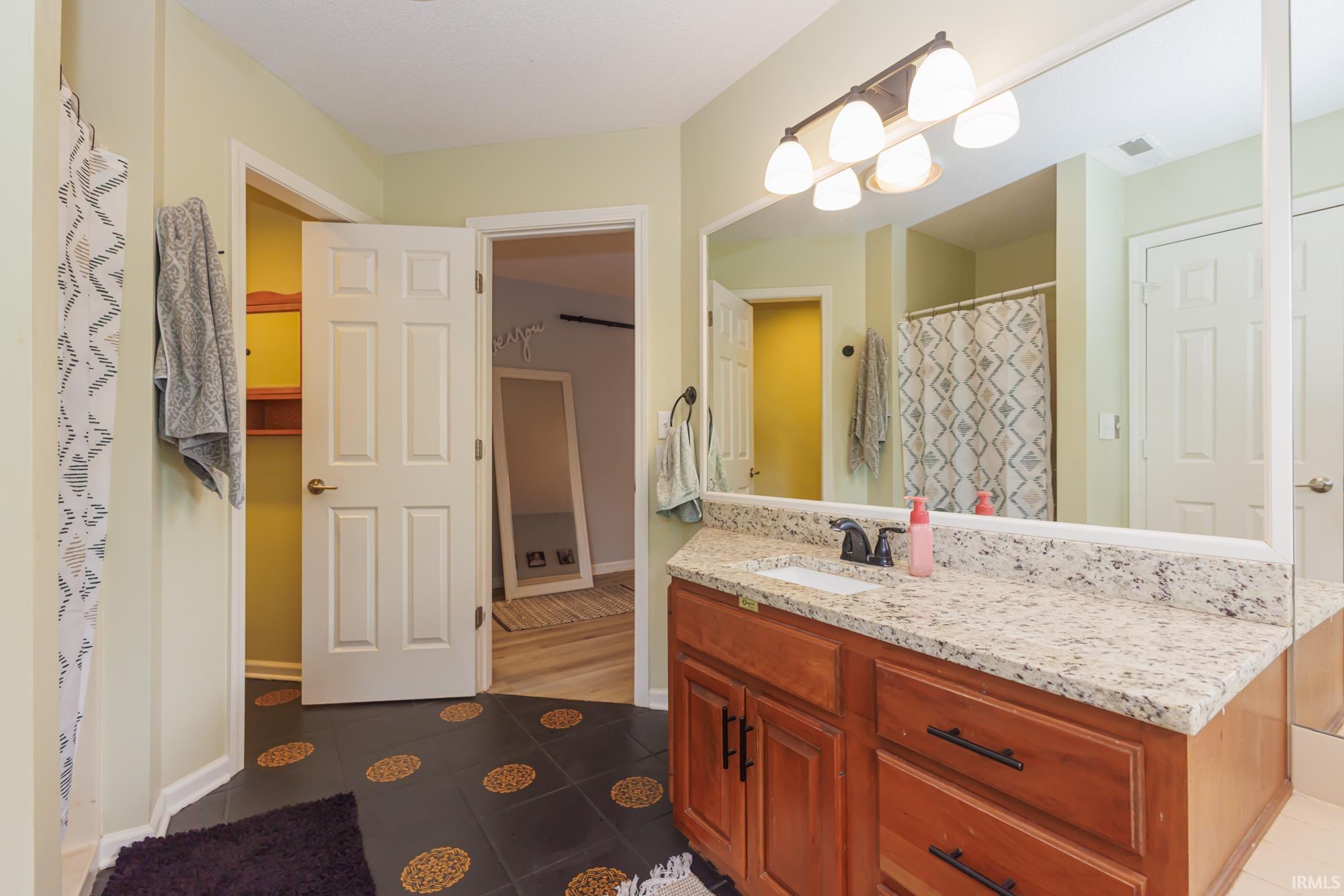 501 South Riviera Lane Yorktown, IN 47396 - Photo 23 of 35