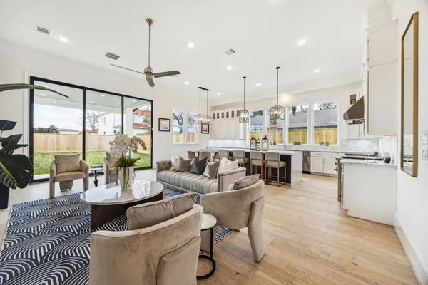 $1,250,000 | 1720 Huge Oaks Street, Houston, TX 77055