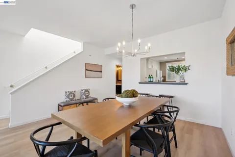 $995,000 | 6 Invincible Court, Unit F40, Alameda, CA 94501